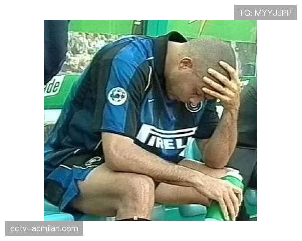 特写:柏林赫塔队长在主场告别战中泪洒奥林匹克球场 特写:柏林赫塔队长在主场告别战中泪洒奥林匹克球场